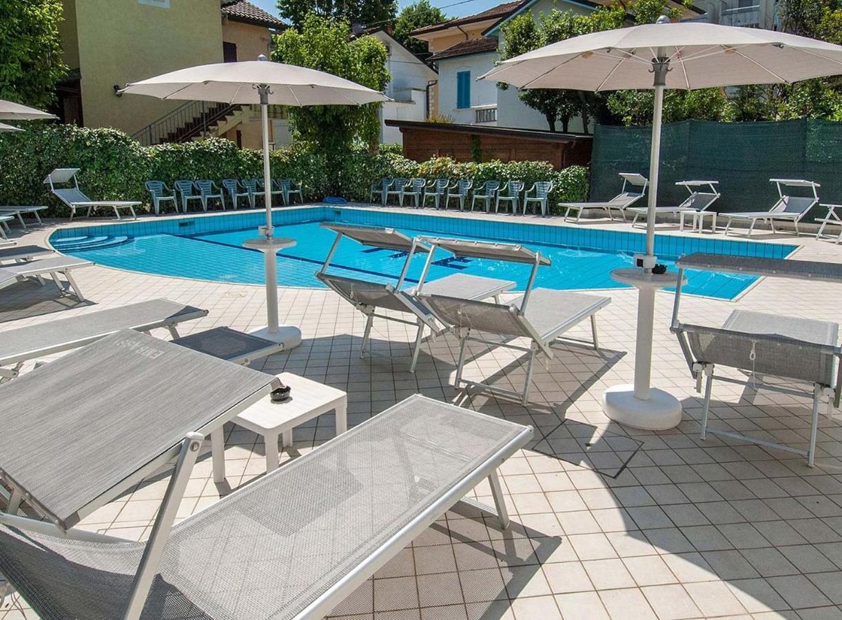 Hotel Embassy Riccione Exteriér fotografie