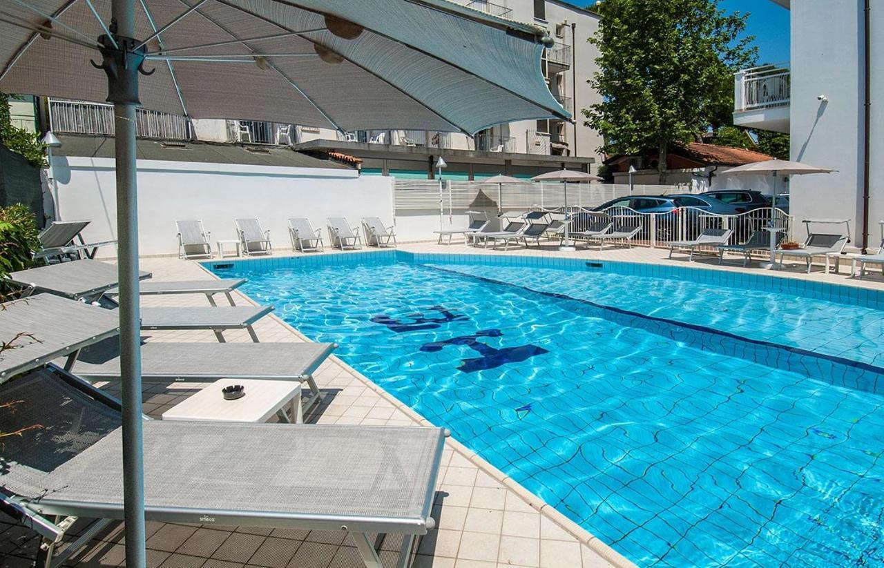 Hotel Embassy Riccione Exteriér fotografie