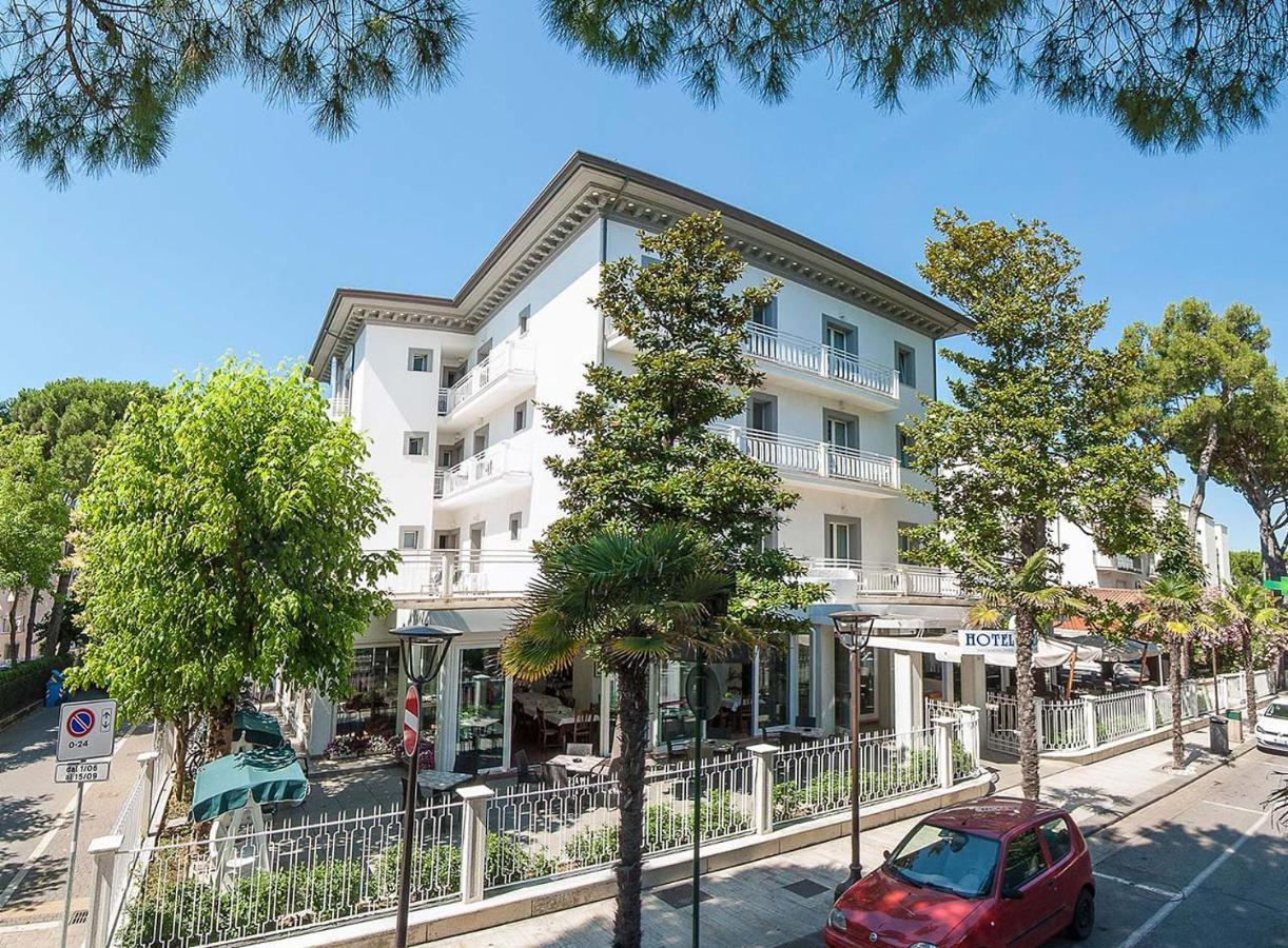 Hotel Embassy Riccione Exteriér fotografie