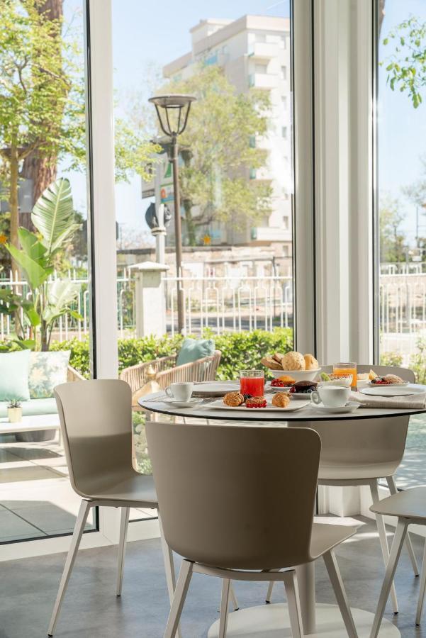Hotel Embassy Riccione Exteriér fotografie